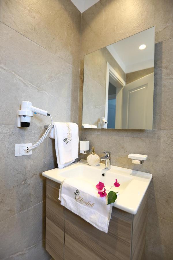 Blissful Apartments Sarandë Esterno foto