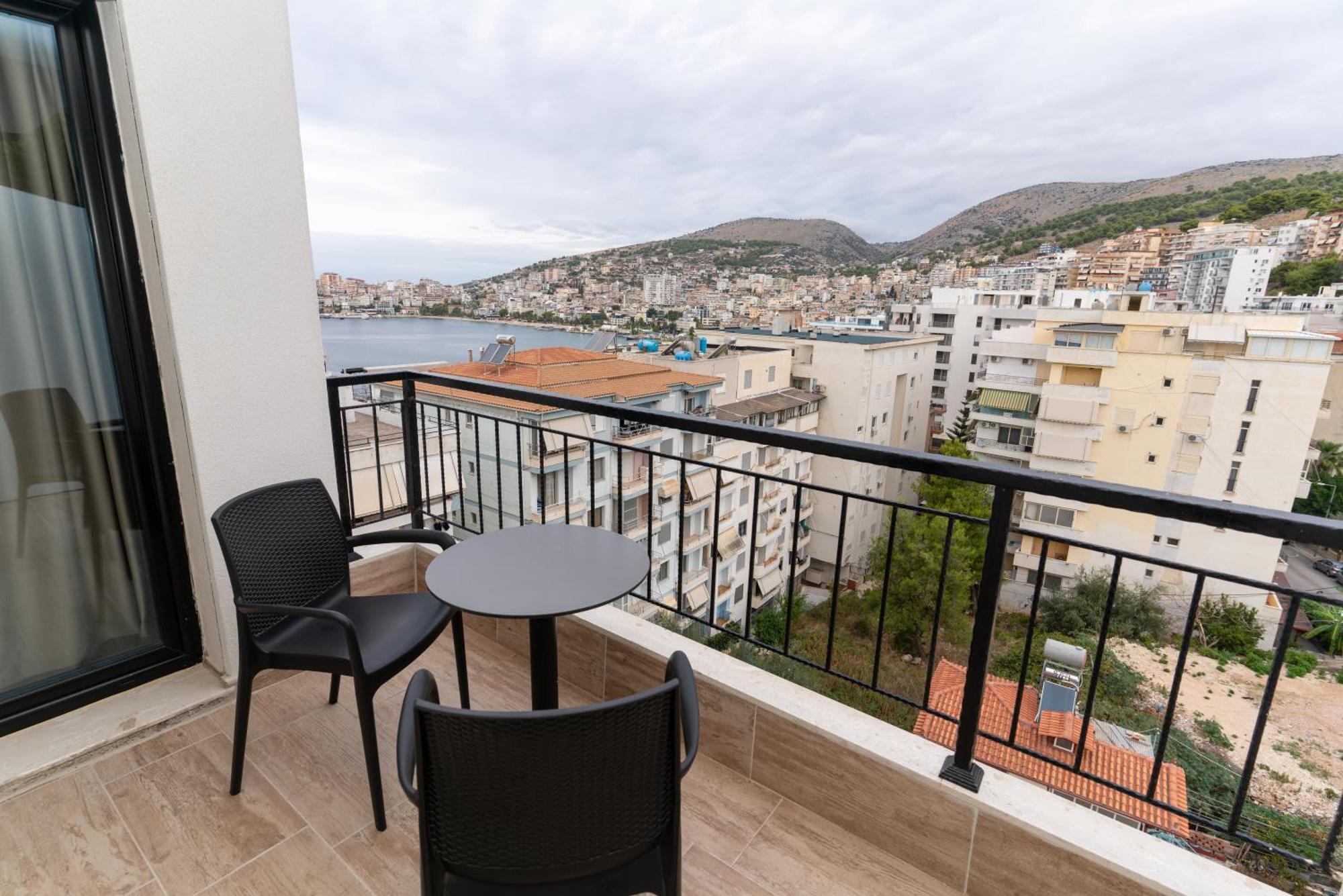 Blissful Apartments Sarandë Esterno foto