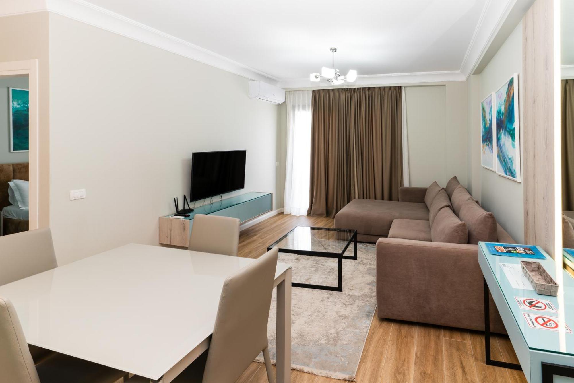Blissful Apartments Sarandë Esterno foto