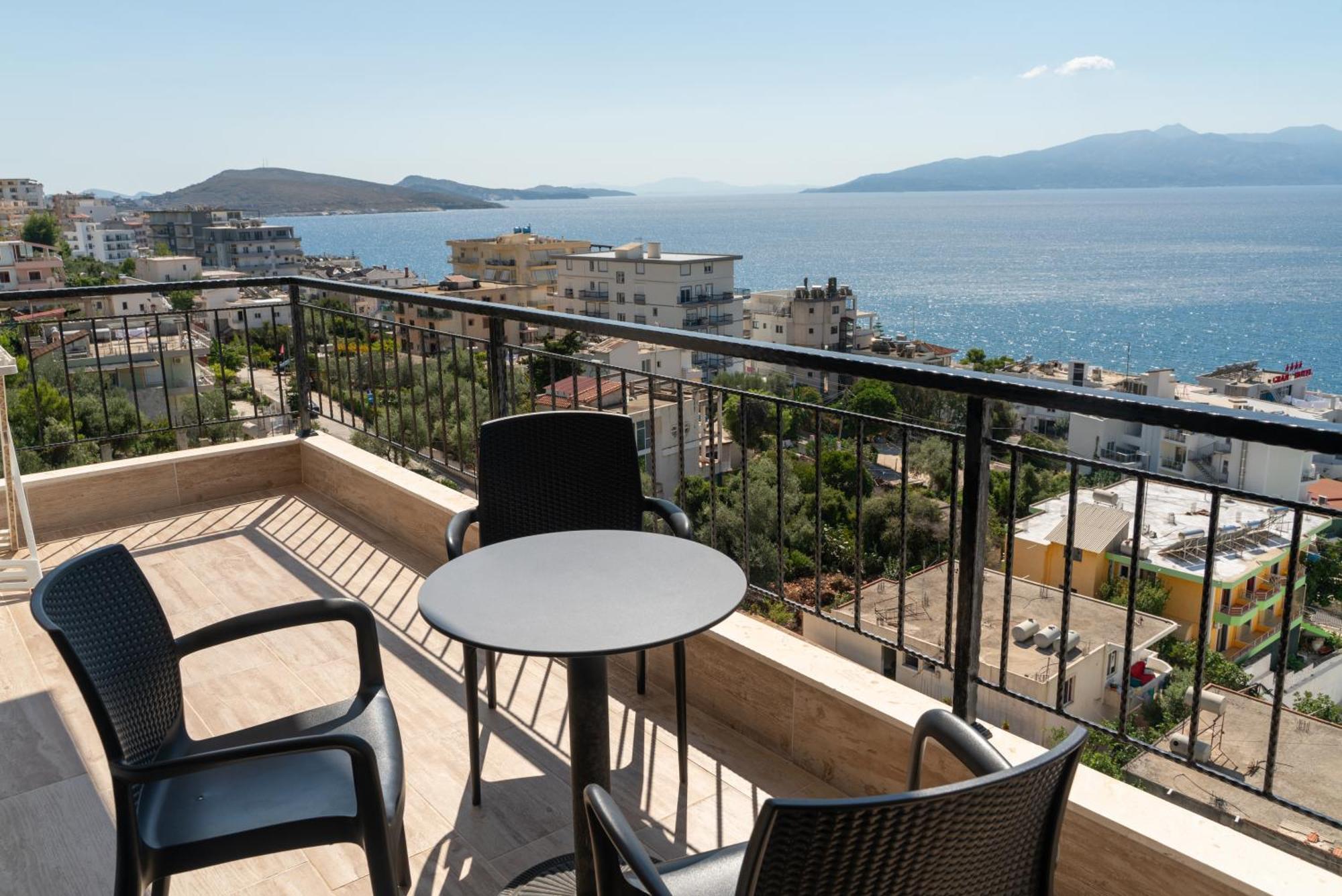 Blissful Apartments Sarandë Esterno foto