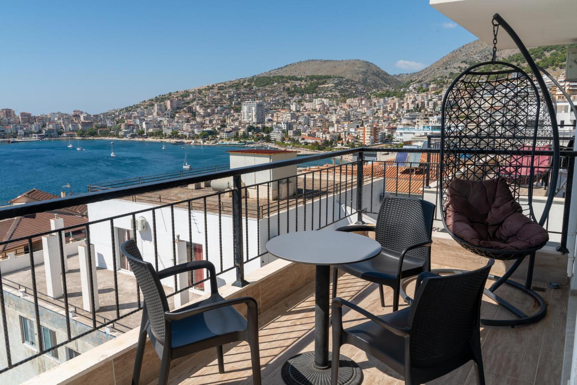 Blissful Apartments Sarandë Esterno foto